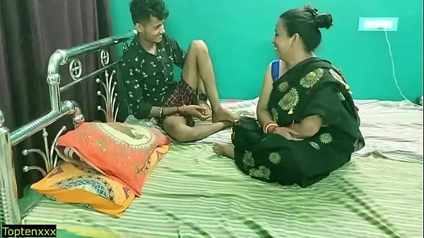 Tunjukkan Indian hot wife shared with friend! Real hindi sex Filem baharu