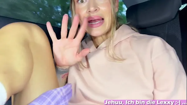 Vis German slut masturbates publicly in the taxi ferske filmer
