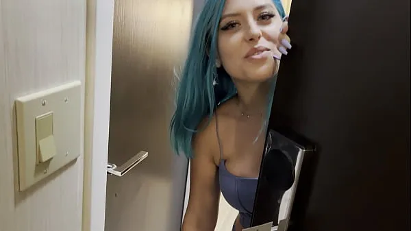 Vis Casting Curvy: Blue Hair Thick Porn Star BEGS to Fuck Delivery Guy ferske filmer