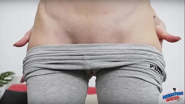 Zobraziť nové filmy (Skinny Girl Has Puffy Cameltoe Huge Thigh Gap and Round Ass in Tight Yoga Pants)