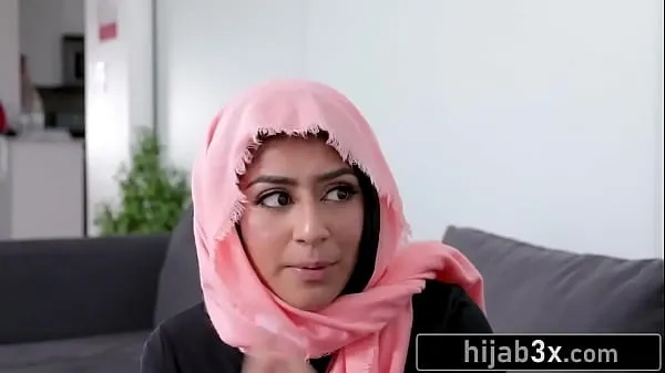 Hot Muslim Teen Must Suck & Fuck Neighbor To Keep Her Secret (Binky Beaz ताज़ा फ़िल्में दिखाएँ