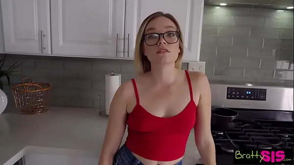 Mutass I will let you touch my ass if you do my chores" Katie Kush bargains with Stepbro -S13:E10 friss filmet
