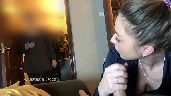 Prikaži My stepmom catched me giving a blowjob to my boyfriend. We were talking and she watched how I suck and he cum on my face svežih filmov