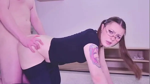 Zobraziť nové filmy (Stepbrother couldn't resist my round ass in yoga pants while i was working out. He cum inside twice)