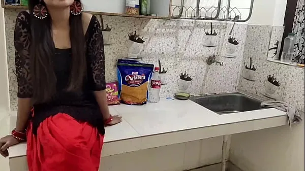 Prikaži Fucked my Ex-girlfriend in the Kitchen with Hindi Audio Xxx svežih filmov