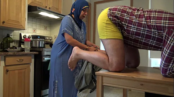 Show British Delivery Boy Gets Rimjob From Arab Milf fresh Movies
