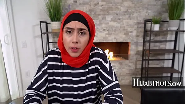 Pokaż Stepmom In Hijab Learns What American MILFS Do- Lilly Hallnowe filmy