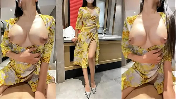Mutass The "domestic" goddess in yellow shirt, in order to find excitement, goes out to have sex with her boyfriend behind her back! Watch the beginning of the latest video and you can ask her out friss filmet