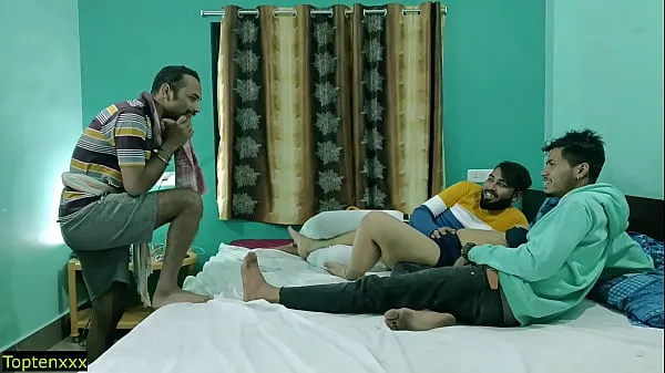 Tunjukkan Three boyfriend fucking cheating Girlfriend together! Hindi Foursome Sex Filem baharu
