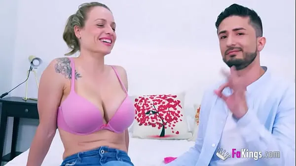 Afficher Maman aux gros seins Lara Cruz va nous montrer toutes ses compétences pour le sexe nouveaux films