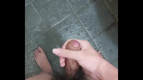 Mutass Cum before taking a shower friss filmet
