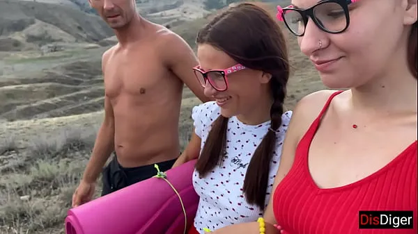 Prikaži Guys picked up two girls in the mountains and fucked them there svežih filmov