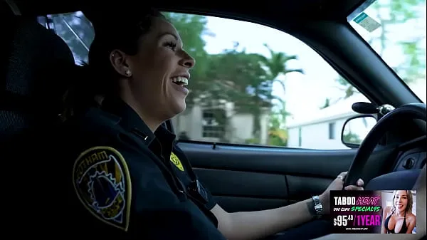 แสดง Nikki Brooks In StepMom Wants To Role Play As A Cop and Have Sex On My Bed ภาพยนตร์ใหม่