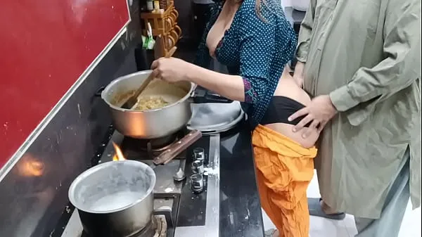 عرض Desi Housewife Anal Sex In Kitchen While She Is Cooking أفلام جديدة