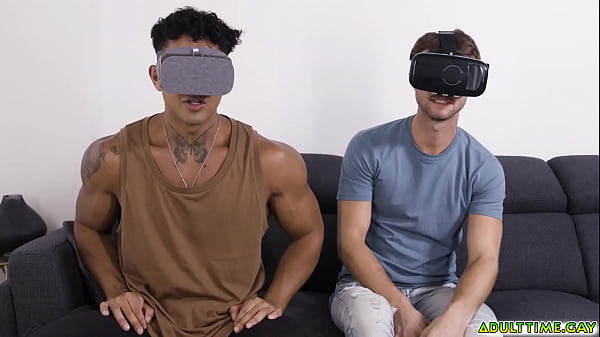 Hiển thị Kenzo Alvarez and Benjamin Blue finds a better way to experience the full immersion Phim mới