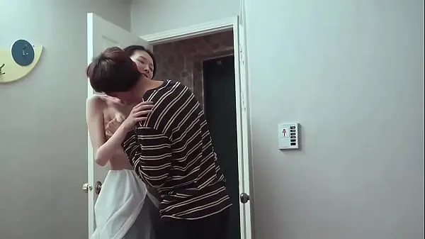 展示中国继母与继子在床上进行秘密性行为部新电影