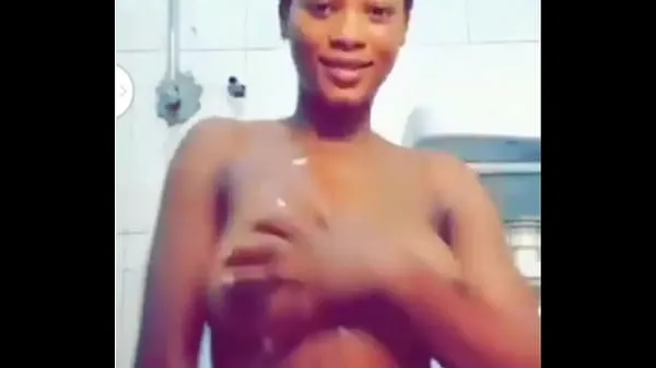 Tunjukkan Perfect tits ebony teasing in the washroom erotic Filem baharu