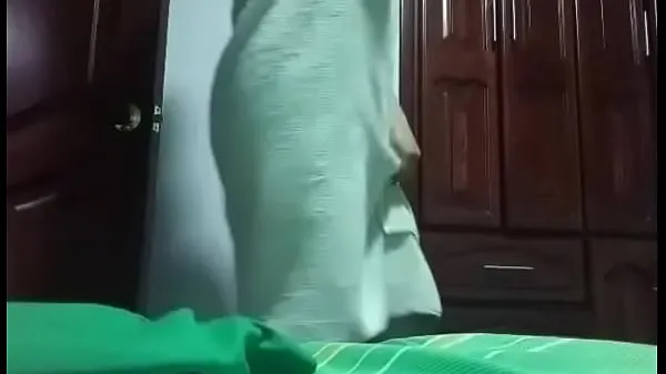 Prikaži Homemade video of the church pastor in a towel is leaked. big natural tits svežih filmov