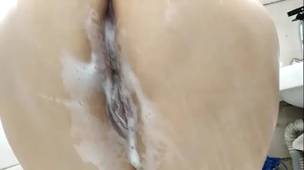 Mutass Charming mature Russian cocksucker takes a shower and her husband's sperm on her boobs friss filmet