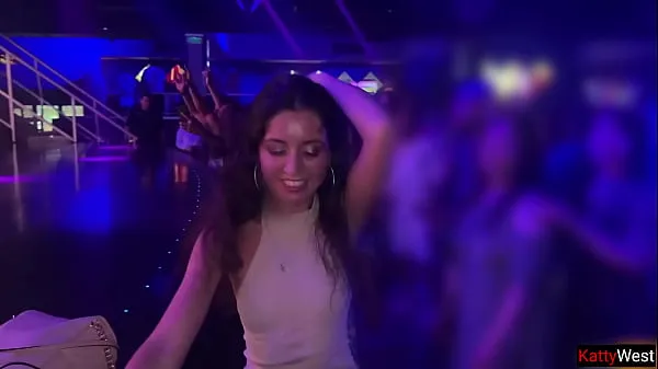 Zobrazit nové filmy (Fucked cutie in all holes in the toilet of a nightclub)