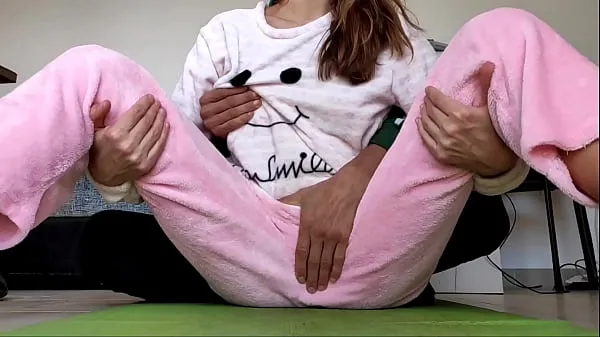 Visa asian amateur real homemade teasing pussy and small tits fetish in pajamas färska filmer