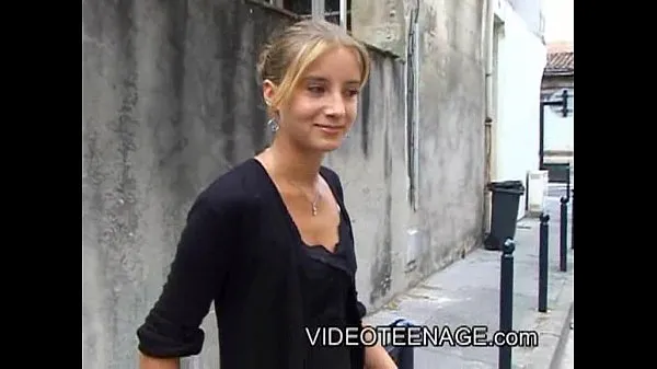 Εμφάνιση 18 years old blonde teen first casting φρέσκων ταινιών