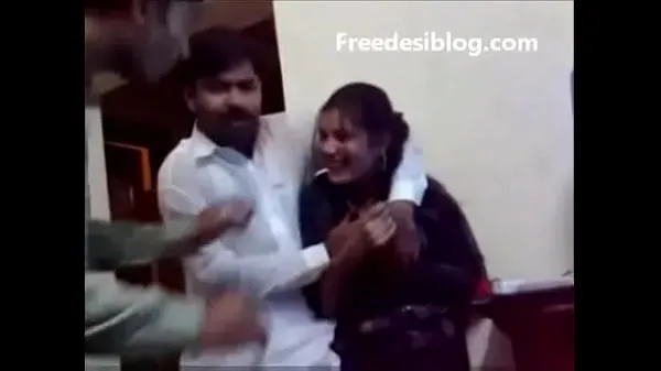 Prikaži Pakistani Desi girl and boy enjoy in hostel room svežih filmov